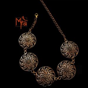 Swirly Pattern Big Charm Choker : Golden